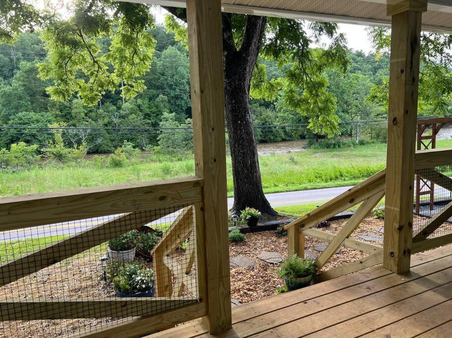 Riverside Relaxer W/Hot Tub+Fire Pit +Wifi & View Franklin Exterior photo